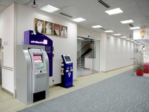 Bahrain Polytechnic installs the first ATM Machine on Campus